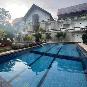 https://royal-crown-residence.negombohotels.net